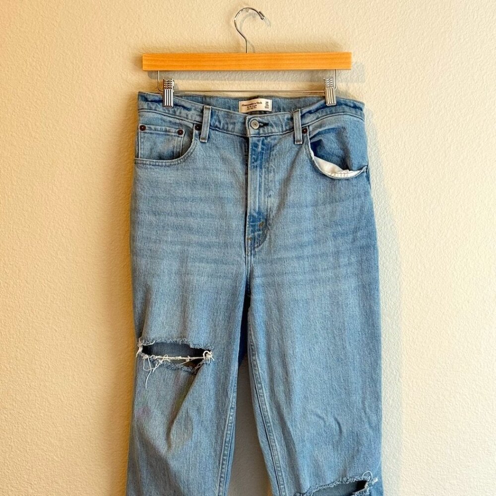 Abercrombie and Fitch High Rise 90's jeans Size 30